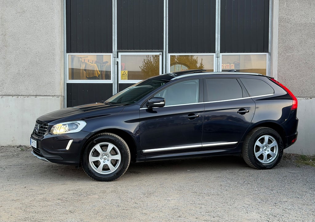 Volvo XC60 D4 AWD 190HK Classic Summum Pano Värmare Drag Kamera 