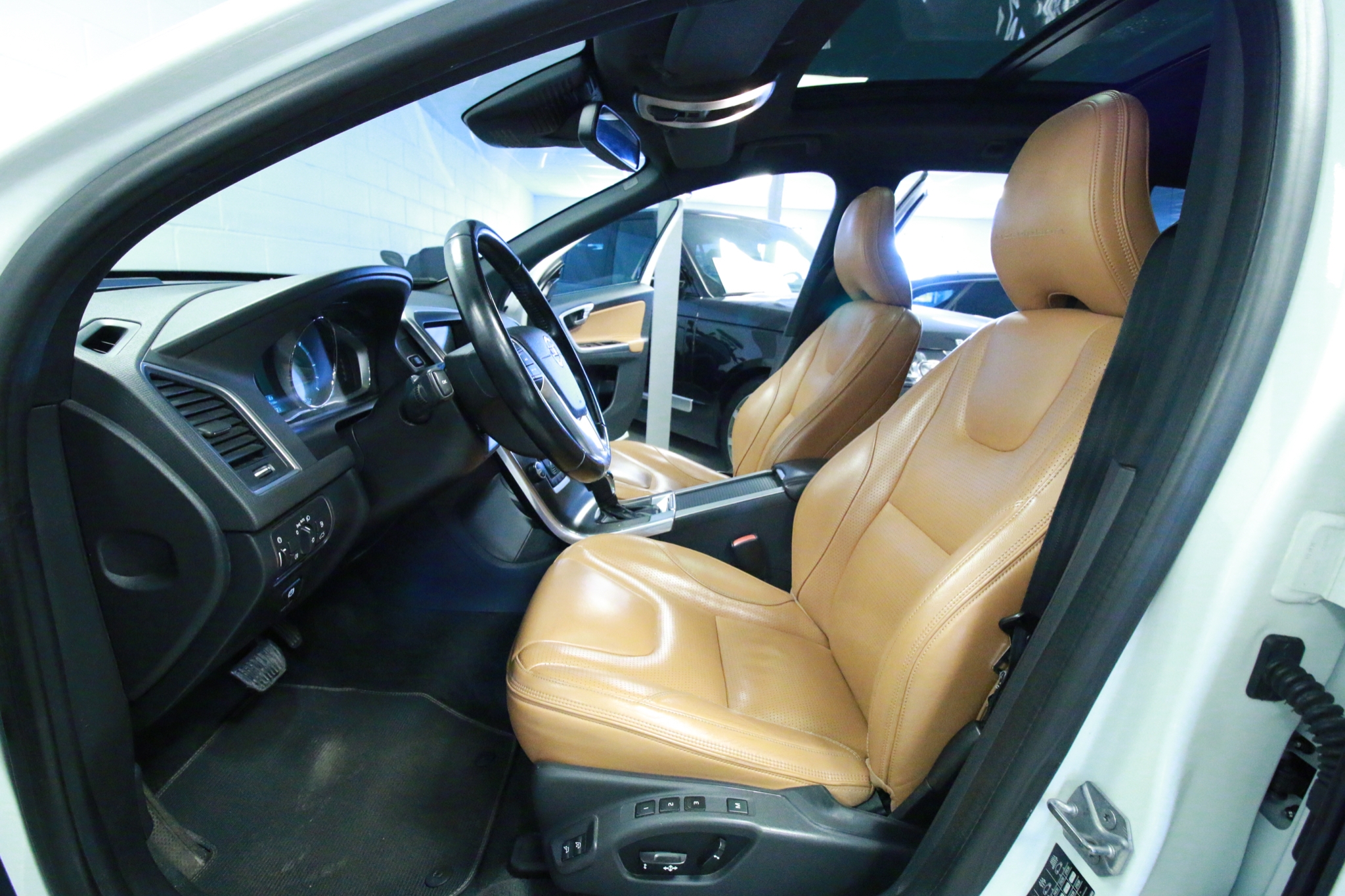 Volvo XC60 D4 AWD 181hk Summum 2014, bild 6/44