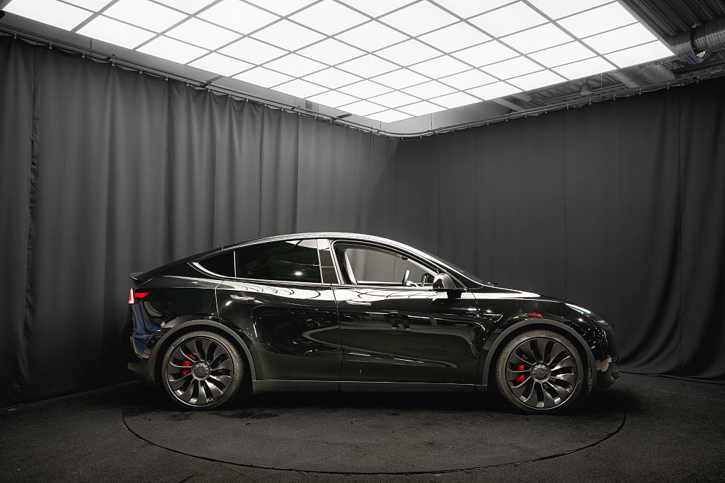 Tesla Model Y Performance AWD DRAG 21' PANO 1-ÄGARE 94.5%SoH MOMS