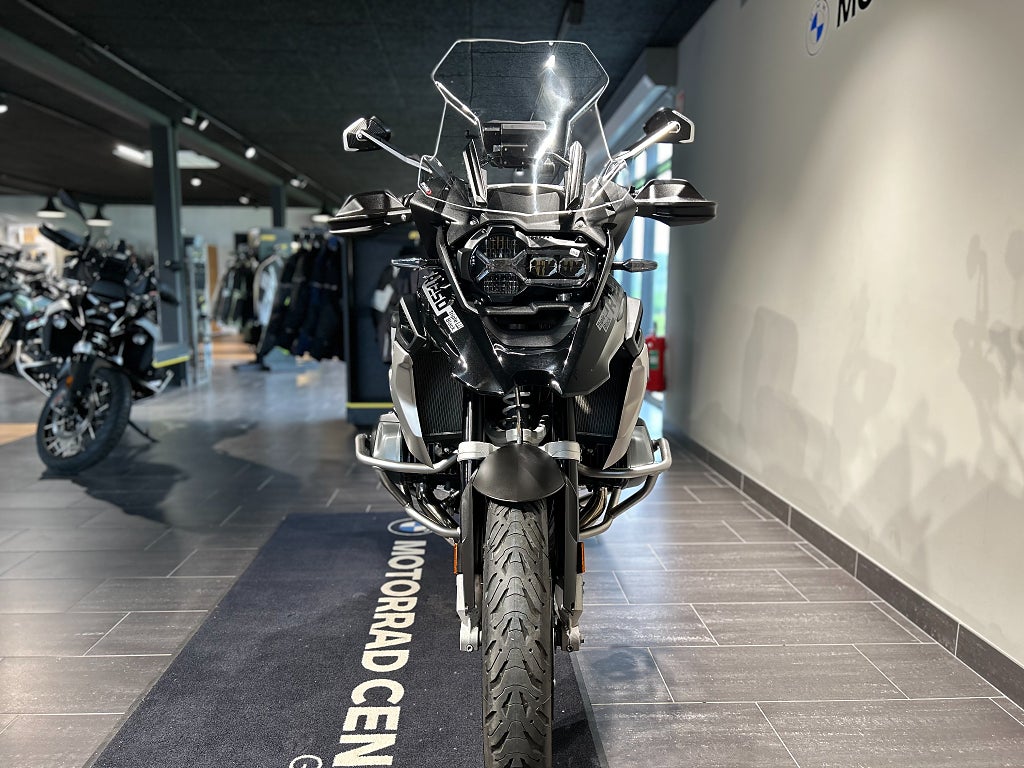 BMW R1250GS / 3,45% ränta/Triple Black / 3 väskor / Endast 1258 mil!