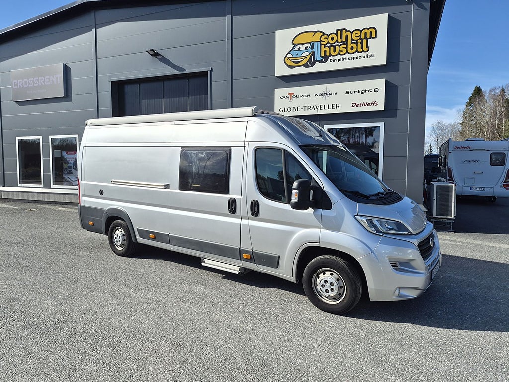 Pössl Roadcar 640 långbäddar, solcell, bra lastvikt, garderob