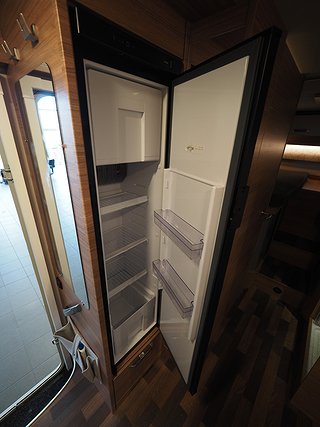 Husbil-integrerad Weinsberg CaraCore 700 MEG 14 av 23
