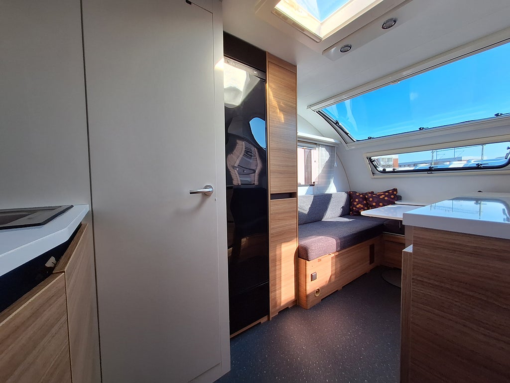 Adria Action 391 LH Dinette, Soltak