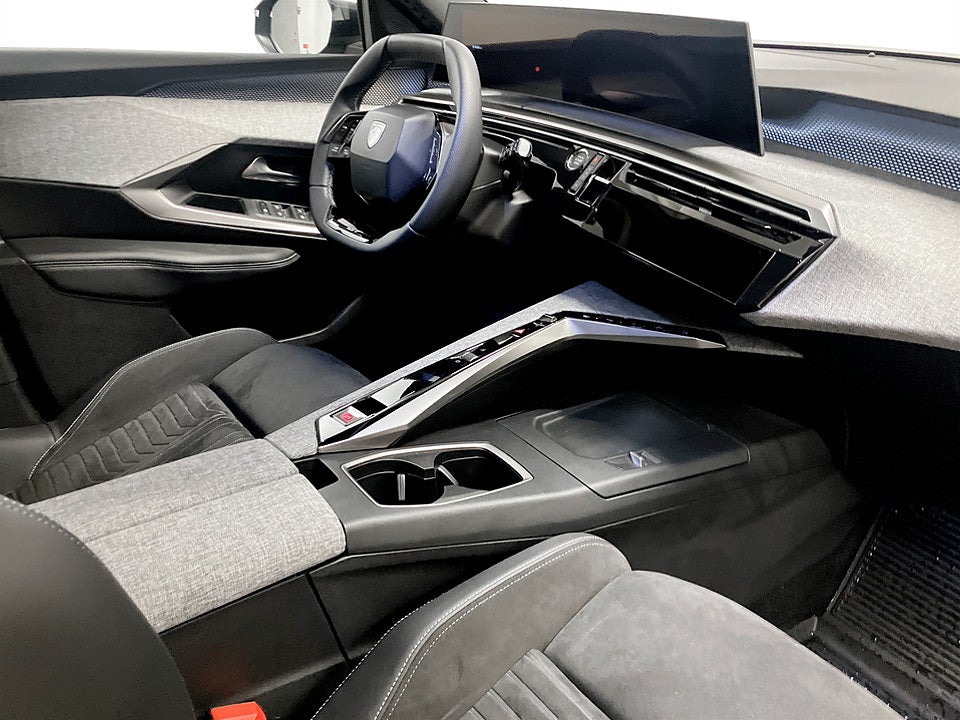 Bild på Peugeot 5008 GT Ultimate Hybrid 145hk Aut 7-SITS ELSTOL CARPLAY