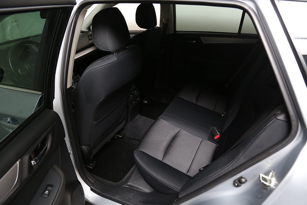 Subaru Outback 2,5i 175hk Base AWD Aut Motorv Drag Extraljus 2017