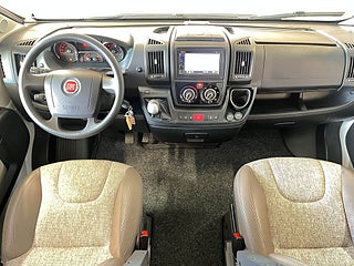 Husbil-alkov Adria CORAL XL 670 DK 27 av 29