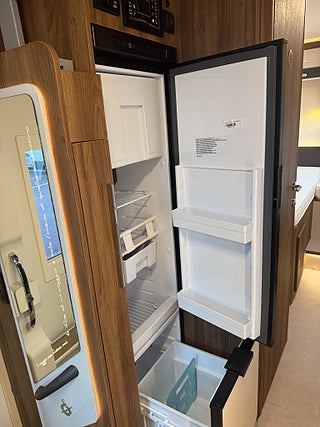 Husbil-halvintegrerad Ci Magis 86 XT Låga långbäddar & taksäng! 5 bältad! 3500kg! 9 av 20