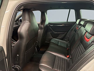 Skoda Octavia Kombi 2.0 TDI 4×4 RS S&V-hjul/Carplay/Drag/Canton/Skinn – bild 13