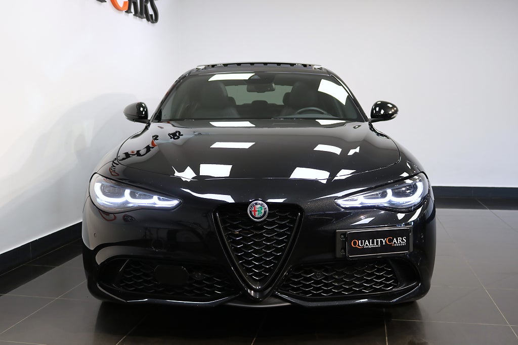 Alfa Romeo Giulia 2023 - miniatyr 5