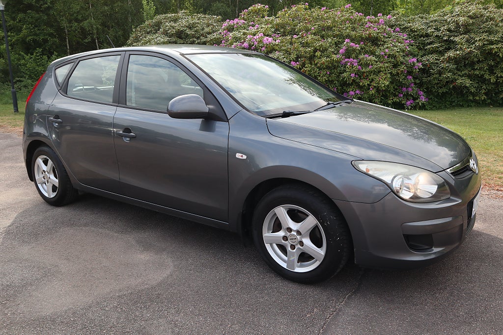 Hyundai i30 1.4 109 hk 1 Ägare Nyservad 8600 mil