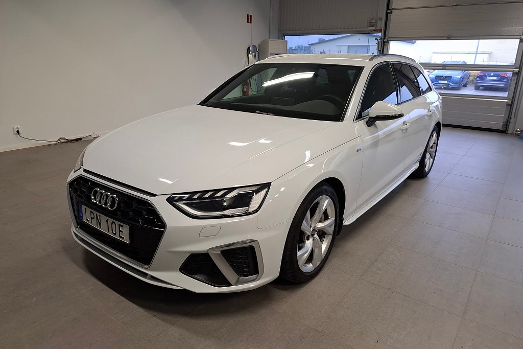 Audi A4 Avant 40 TFSI Quattro S-Line Värmare Matrix 3-Zon Klima