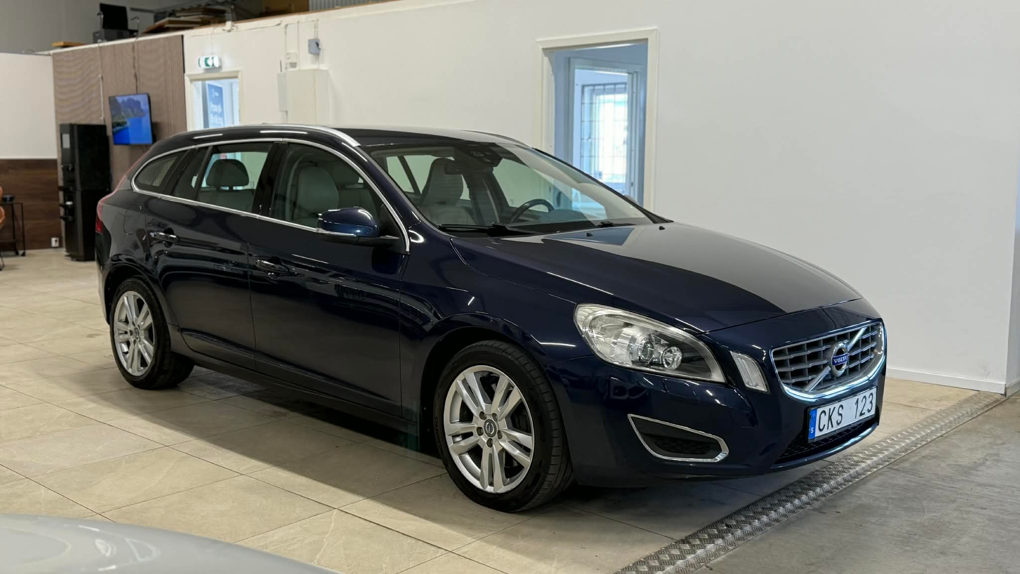 Volvo V60 D5 AWD 2012, bild 6/49