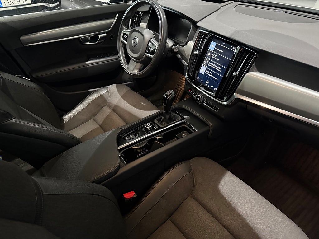 Volvo V90 D3 150hk Momentum VOC Värmare Head-Up Kelyess - bild 15