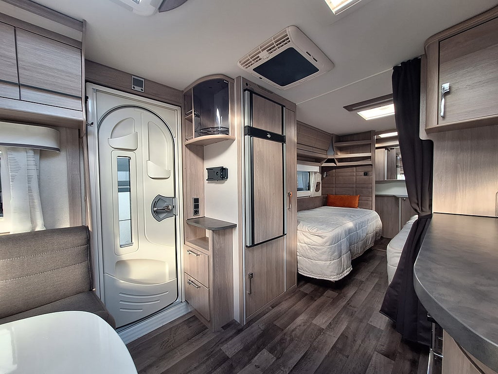 Kabe Safir 600 TDL KS Långbädd, Mover, AC