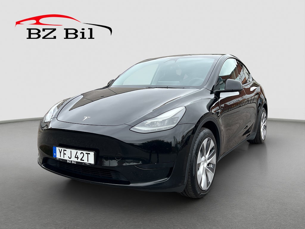 Tesla Model Y Standard Range RWD MOMS Värmepump Drag SOH 92,6%