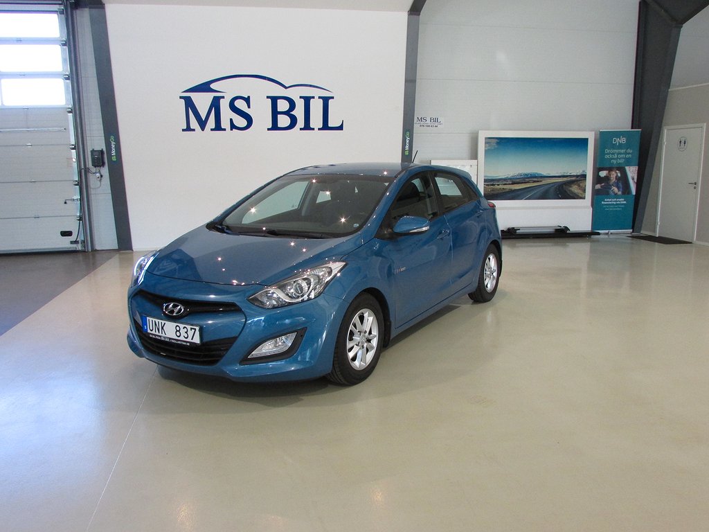 Hyundai i30 1.6 CRDi Business Euro 5 NY SERVAD LÅG SKATT