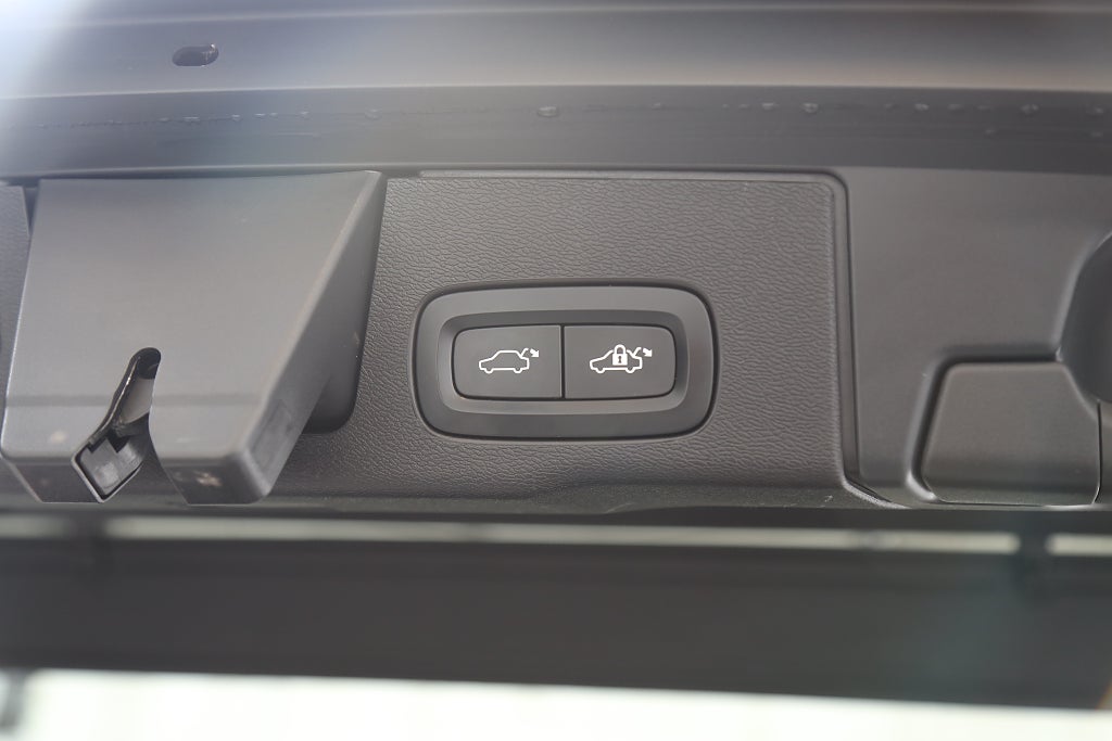 Volvo XC60 Recharge T6 Inscription Exp AWD Pano H/K Drag Leasbar 2021