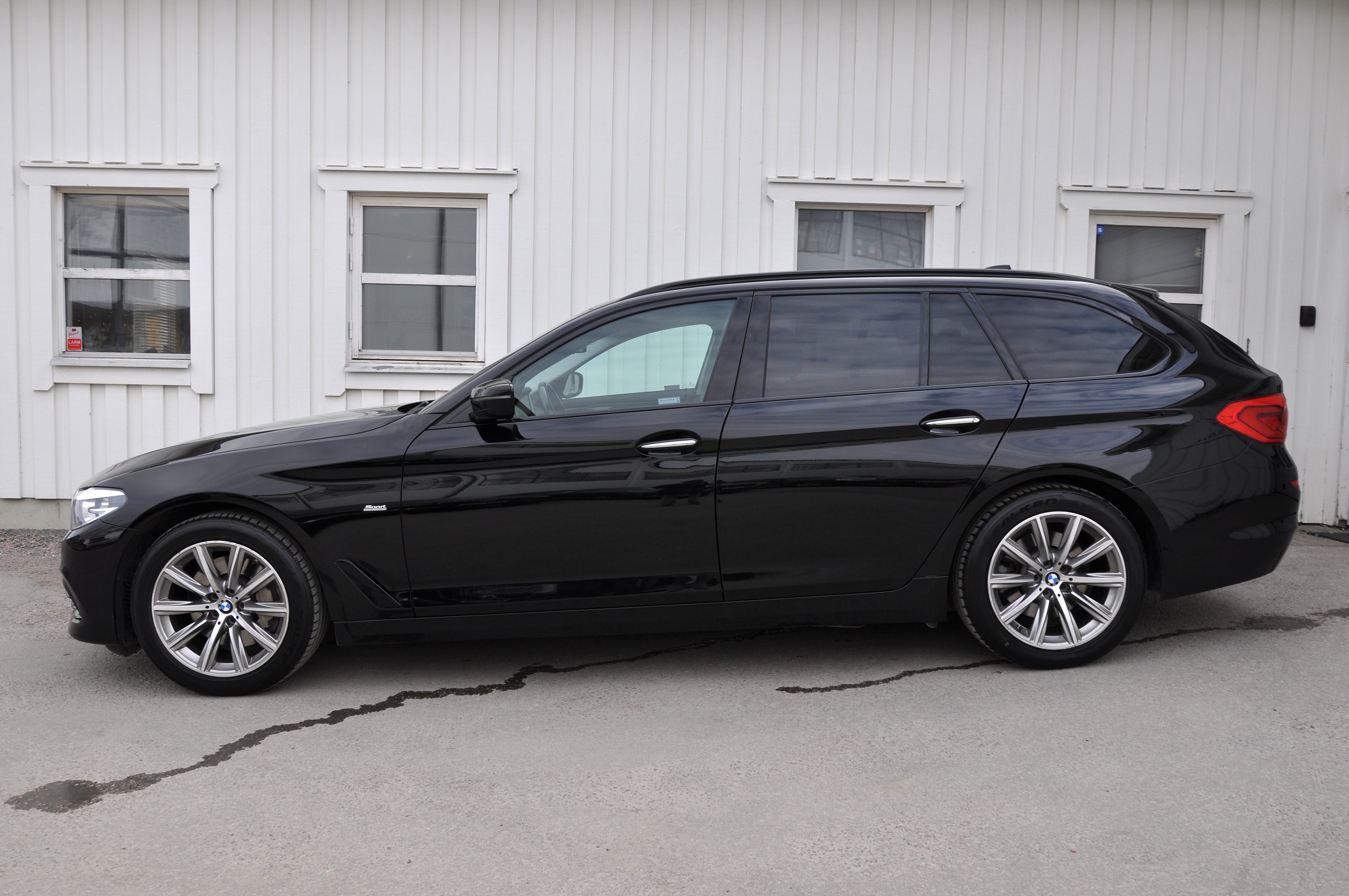 BMW 530 2018, photo 3/39