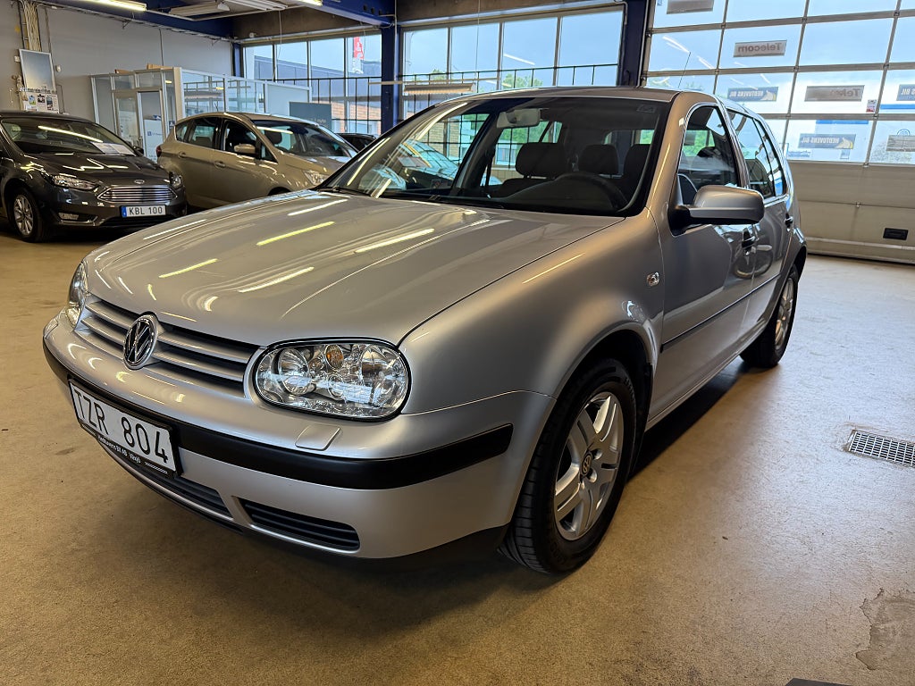 Volkswagen Golf 5-dörr 1.6 Trendline *LÅG MIL /Dragkrok*