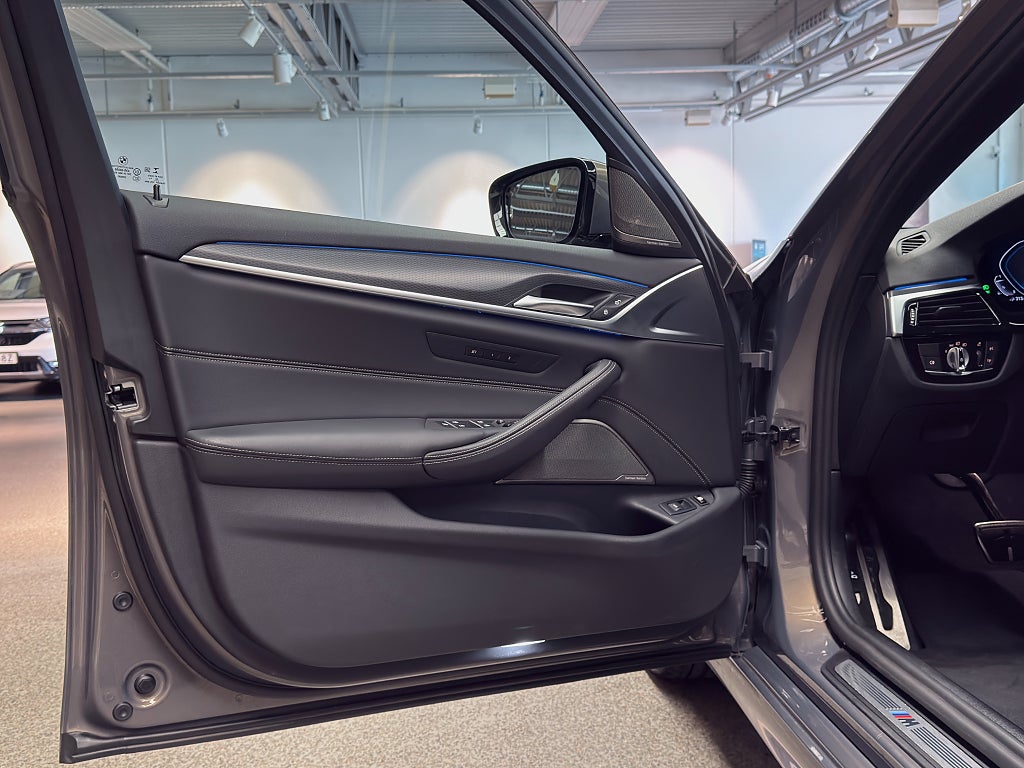 BMW 545e xDrive 394hk | M-Sport Pro | Se utrustning