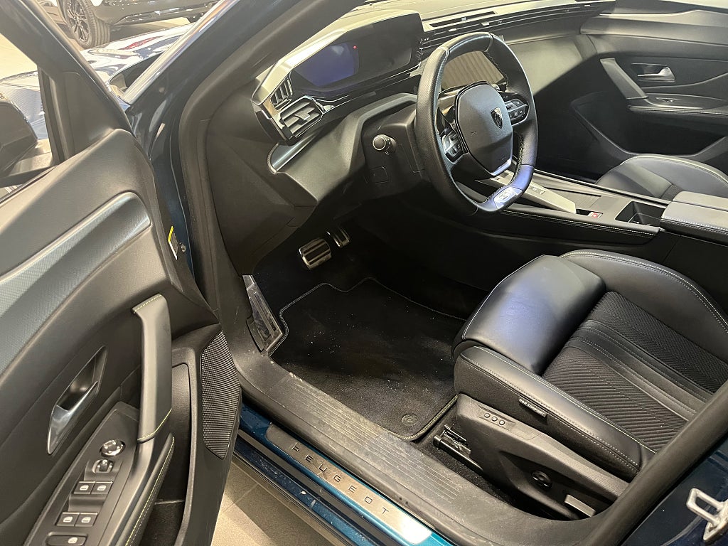 Peugeot 408 GT 130hk Automat Navi Massage Motorvärmare thumbnail