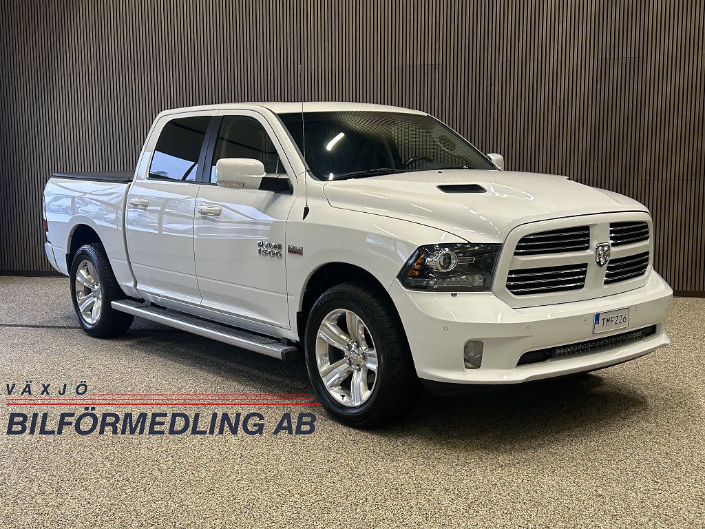 Dodge Ram 1500 Crew Cab 5.7 V8 HEMI 4x4 Sport Luftfjädring taklucka