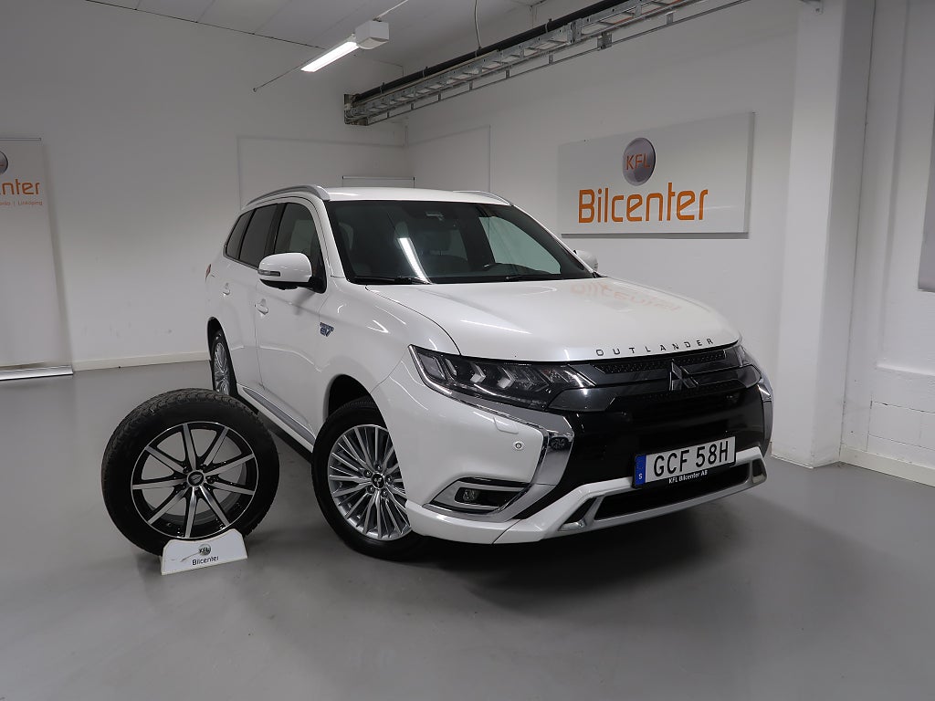 Mitsubishi Outlander *KFL 10 år 2,99%* PHEV Business V-Däck ingår Skinn-360°-CarPla
