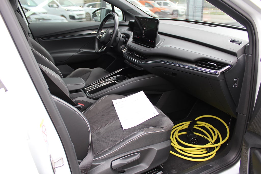 Skoda Enyaq iV 80x 265HK, Sportline, Drag, S&V-hjul, Kamera, Värmepump