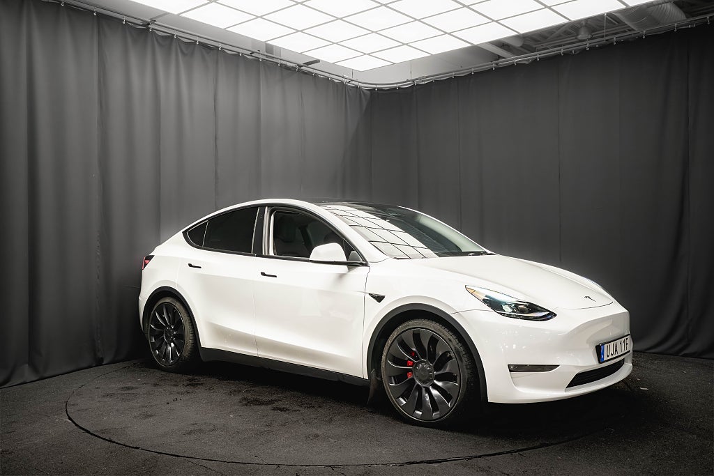 Tesla Model Y Performance AWD DRAG PANO 21'' 90.2%SoH 1-ÄGARE MOMS