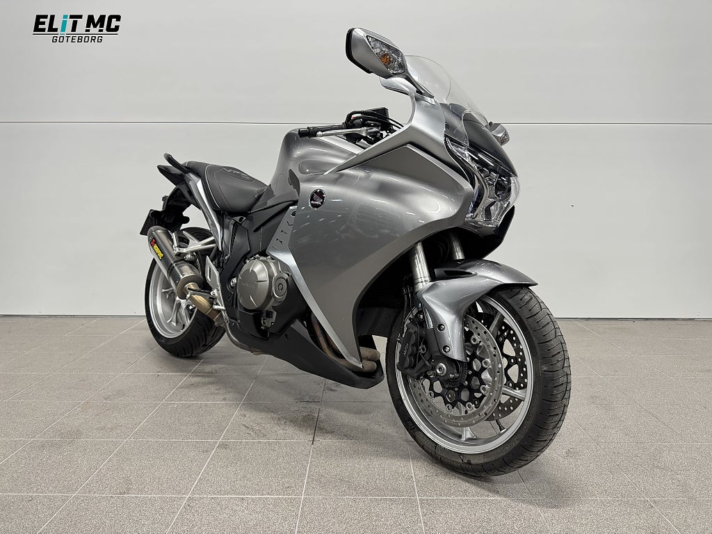 Honda Powersports VFR1200F Akrapovic Lågmil