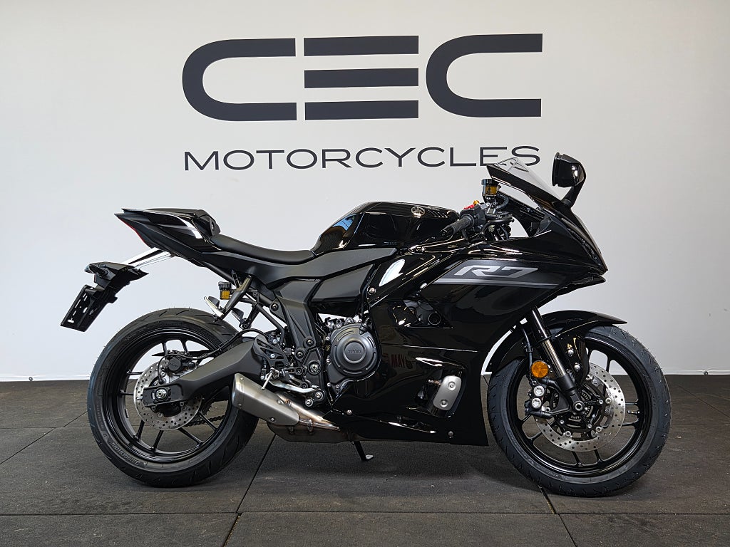 Yamaha R7 *Fri hemleverans, Finns i butik* 