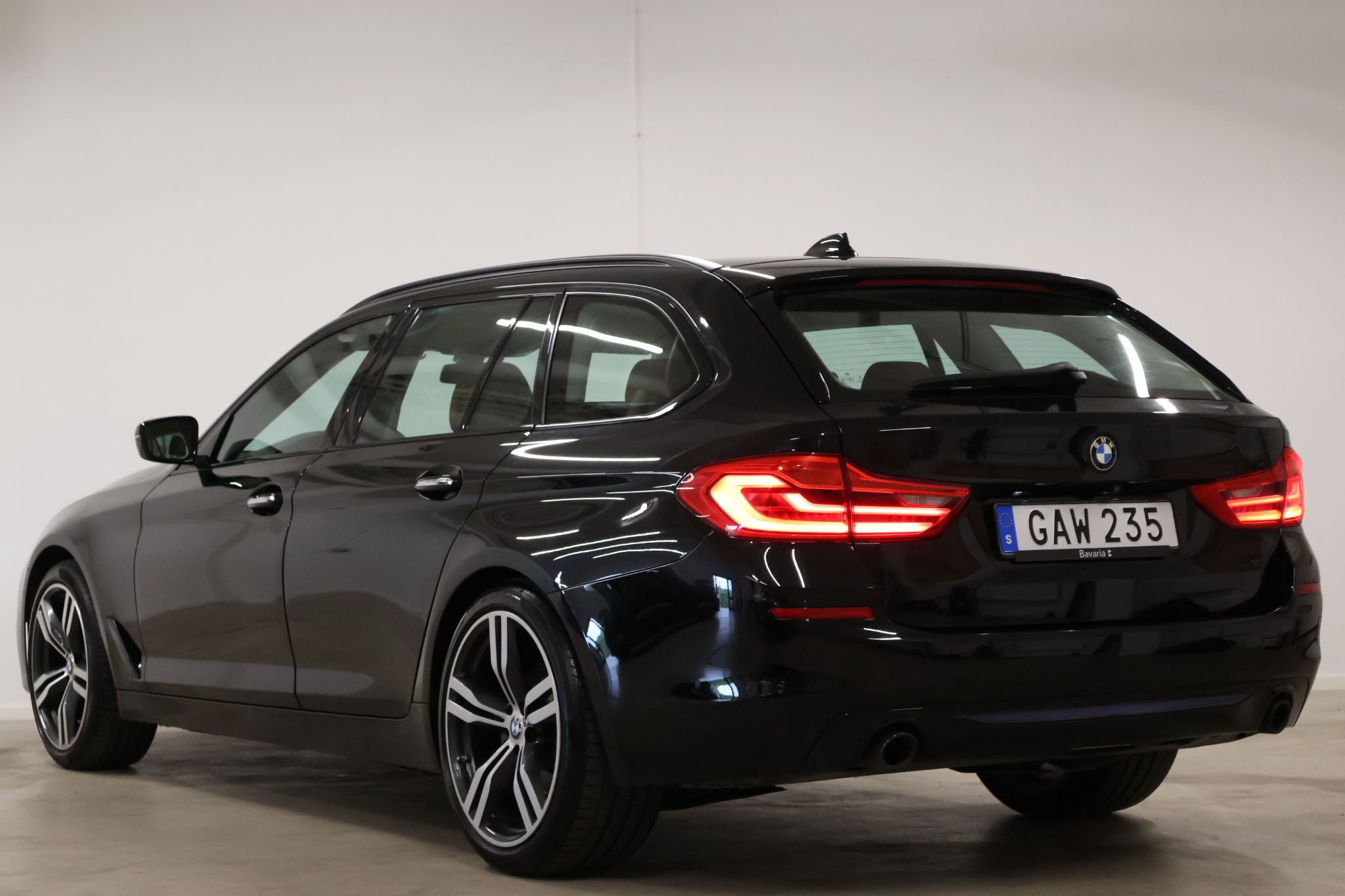 BMW 520 d AUT INDIVIDUAL 20" M-SPORT 2018, bild 7/63
