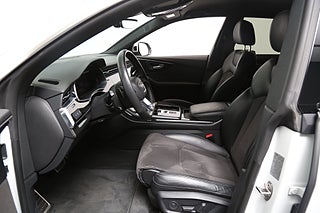 SUV Audi Q8 10 av 28