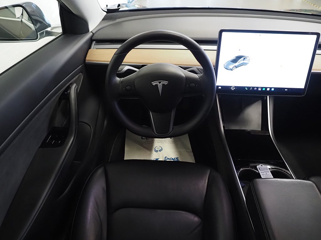 Tesla Model 3 Standard Range Plus Dragkrok Pano Kamera Navi Läder 2019