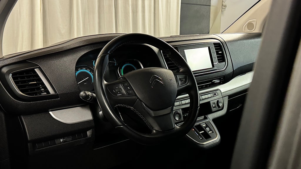 Citroën E-JUMPY L2 75kwh DEMO Backkamera Navi Dragkrok bild 17