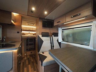 Husbil-halvintegrerad Weinsberg CaraCompact Suite 640 MEG  7 av 21