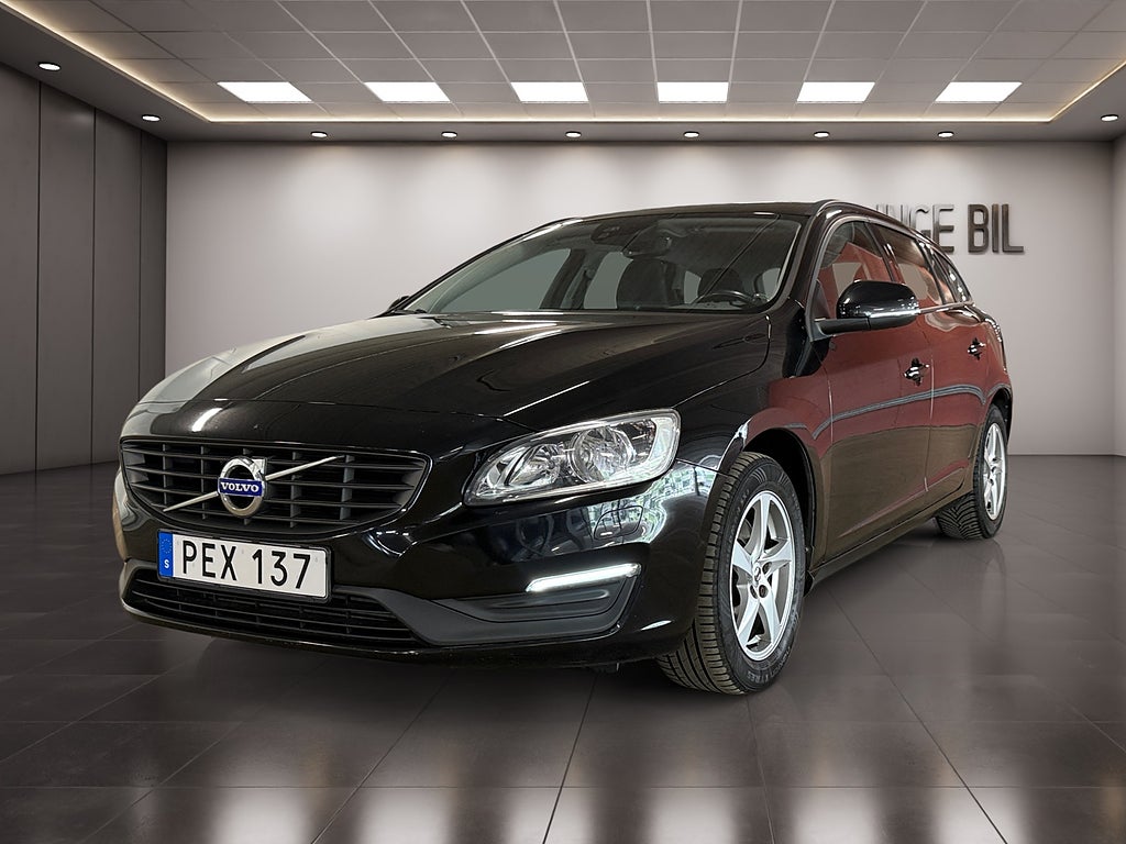 Volvo V60 T3 Kinetic AUT P-Sensorer Dragkrok Värmare LÅGMIL 3.45%