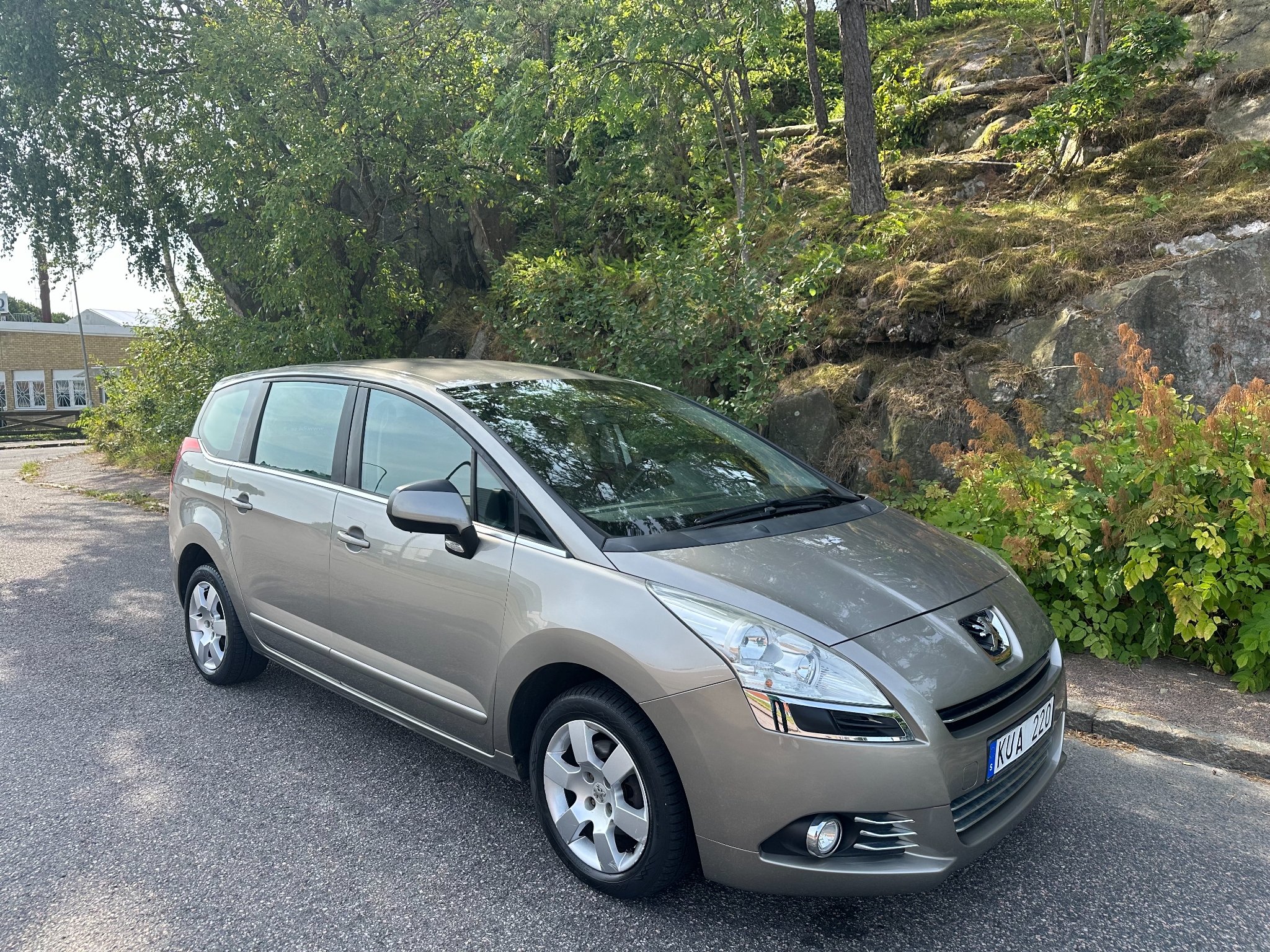 Peugeot 5008 1.6 HDi FAP EGS 2010, bild 2/34