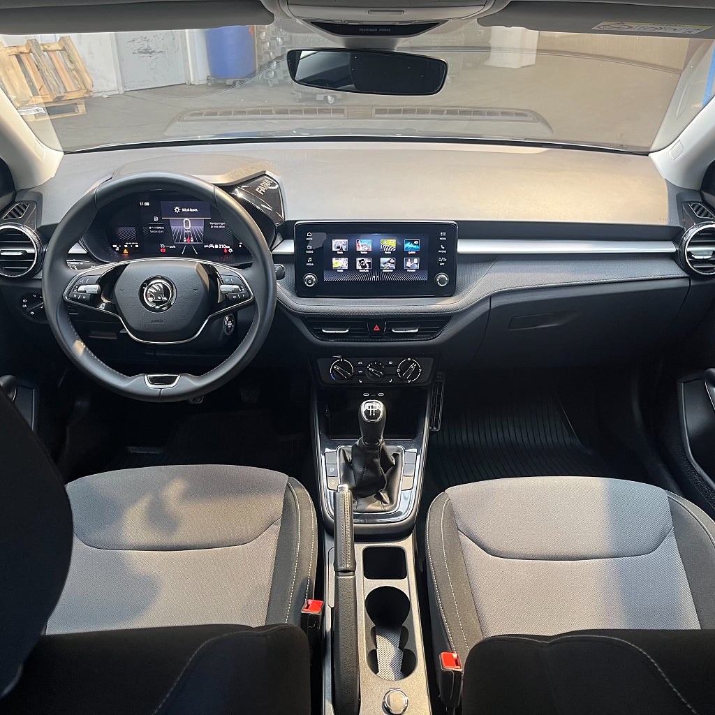 Skoda Fabia 1.0 MPI 80HK Carplay Backkamera Värmare