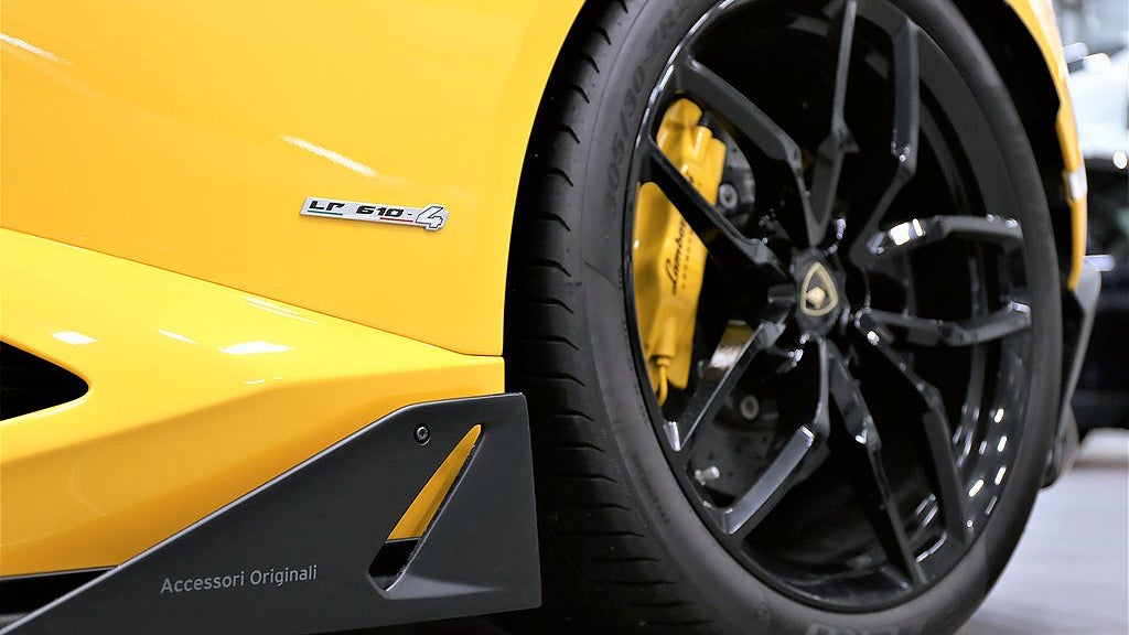 Däcksdetaljer på Lamborghini Huracán.