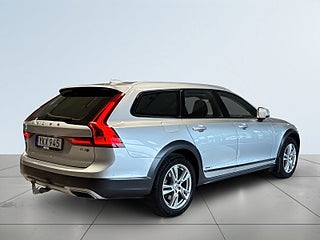 Volvo V90 Cross Country D4 AWD Pro Mvärme Dvärme Dragkrok Backkamera S&V-däck – bild 6
