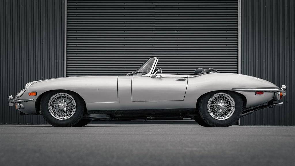 Den här Jaguar E-Type har tillhört Steve McQueen. Foto: Bohmans