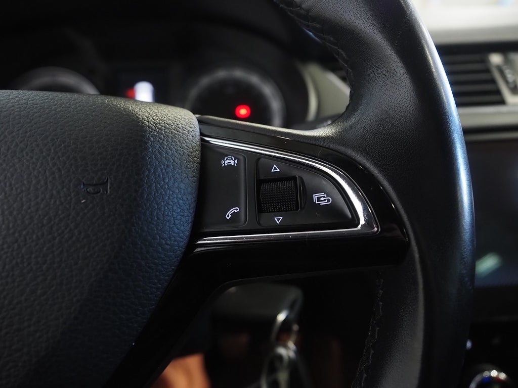 Skoda Octavia 1.0 TSI Style Premium Kamera Drag Canton P-Värm Navi 2018