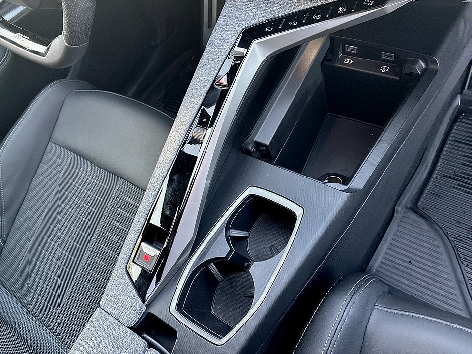 Bild på Peugeot 3008 GT Hybrid 145hk Aut 7-SITS B-KAMERA CARPLAY