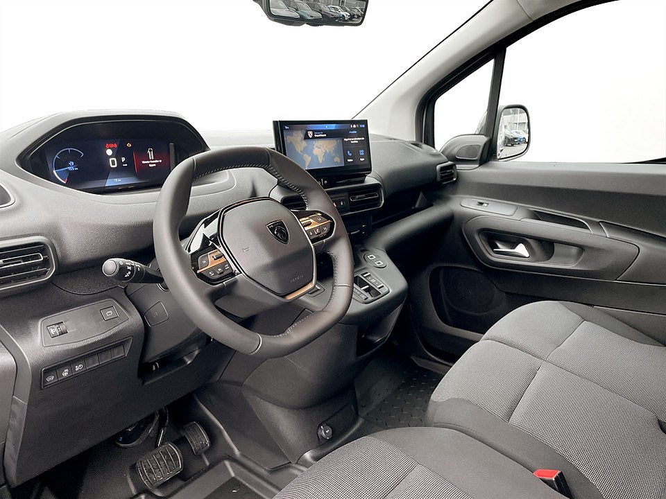 Bild på Peugeot Partner Plus 130hk AT8 L2 - DEMO