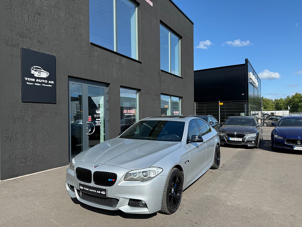 BMW 550 i xDrive Sedan Steptronic M Sport Full Servad BMW 