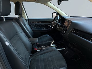 Mitsubishi Outlander PHEV CVT SoV-Däck/Rattvärm/Psens/Drag/Kamera/MoK – bild 10