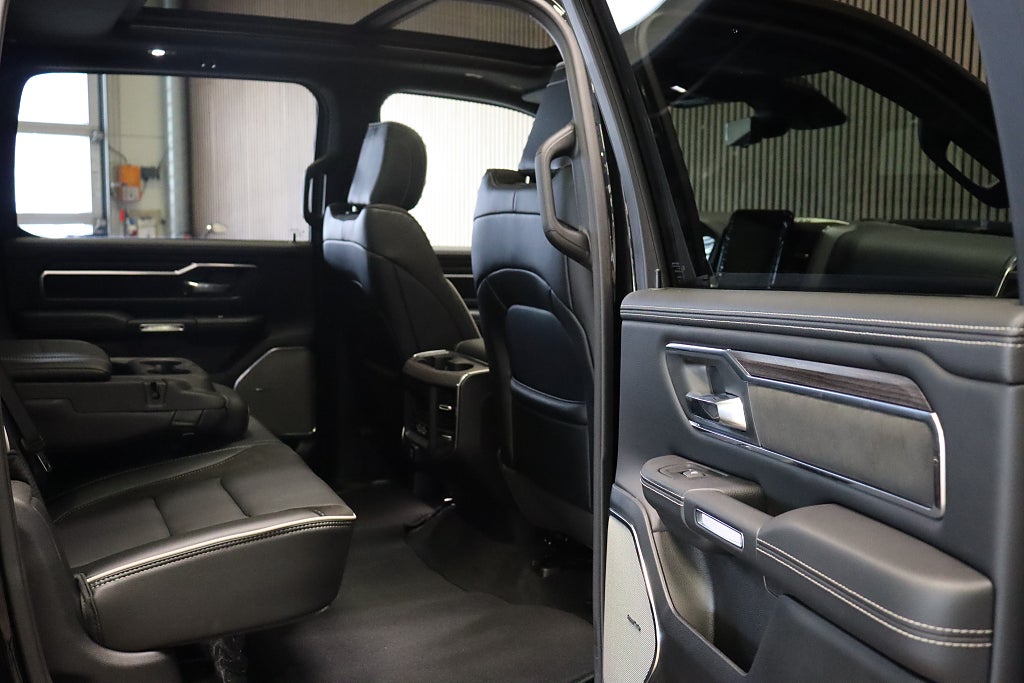 Dodge RAM 1500 Laramie Night Premium Hurricane E85