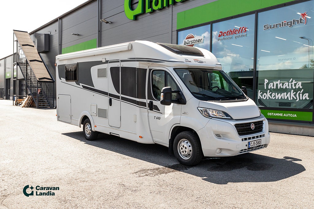 Carado T 449 TRUMA GAS/EL, QUEENBÄDD, TAKSÅNG