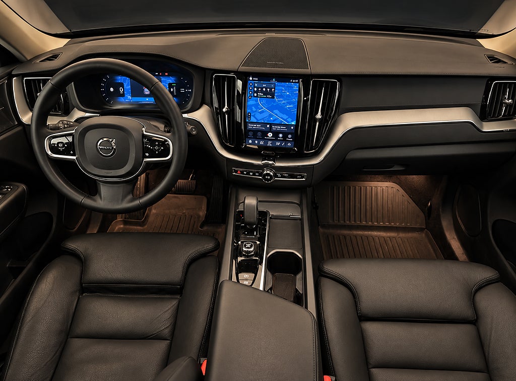 Volvo XC60 T6 Plug-In Hybrid AWD Plus Dark / Panorama / 360° / H&K